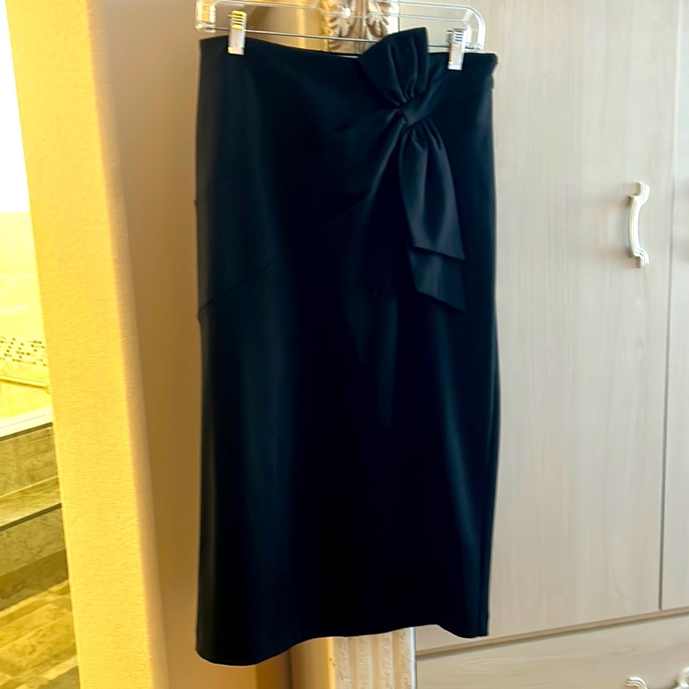 Knit long pencil skirt w/bow. Brand new.